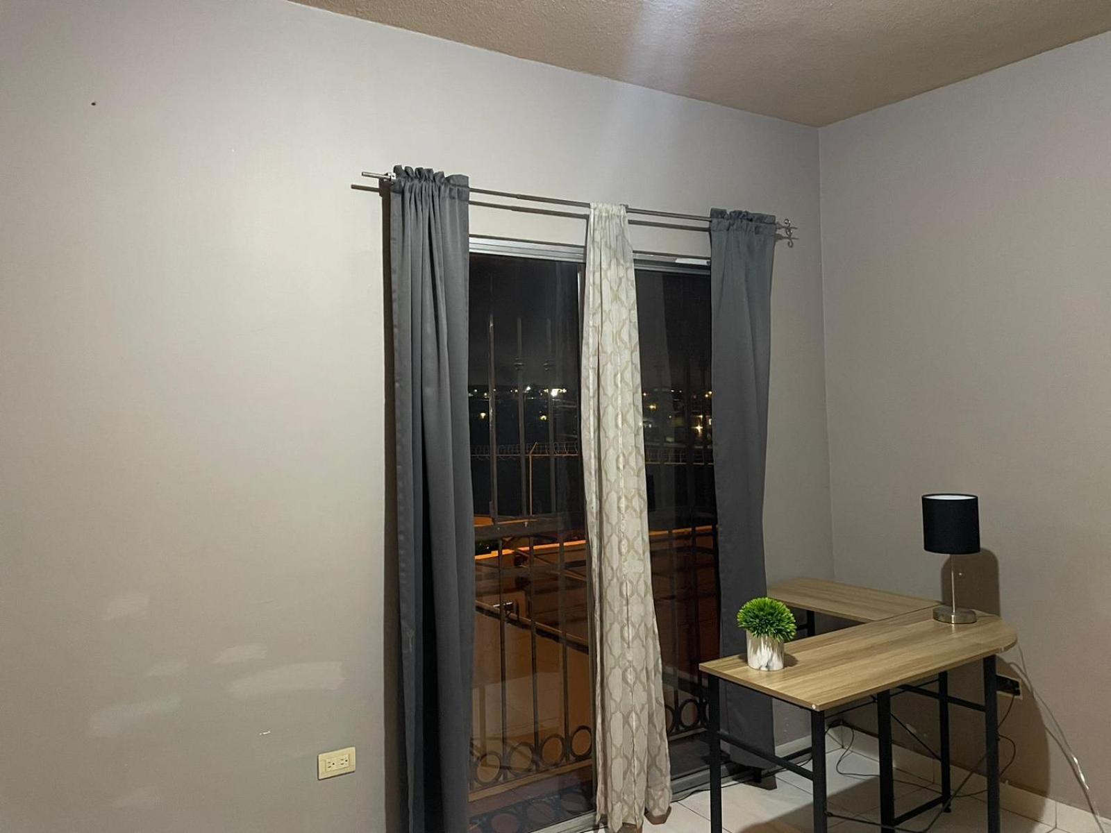 Spacious Rooftop House W/ King Bed 提华纳 外观 照片